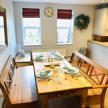 Spacious 2 Bed Apartment With Off Street Parking Bath Exteriér fotografie