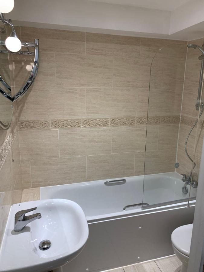 Spacious 2 Bed Apartment With Off Street Parking Bath Exteriér fotografie