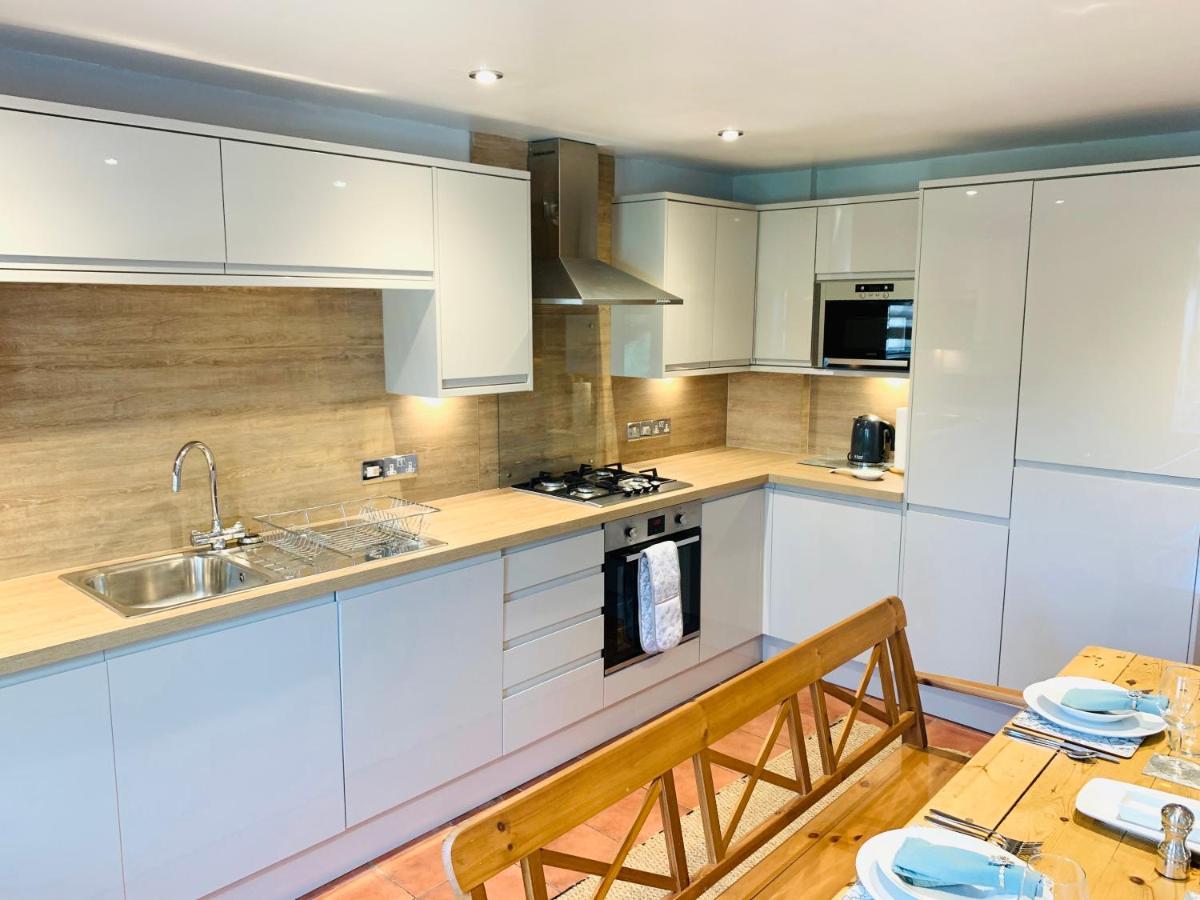 Spacious 2 Bed Apartment With Off Street Parking Bath Exteriér fotografie