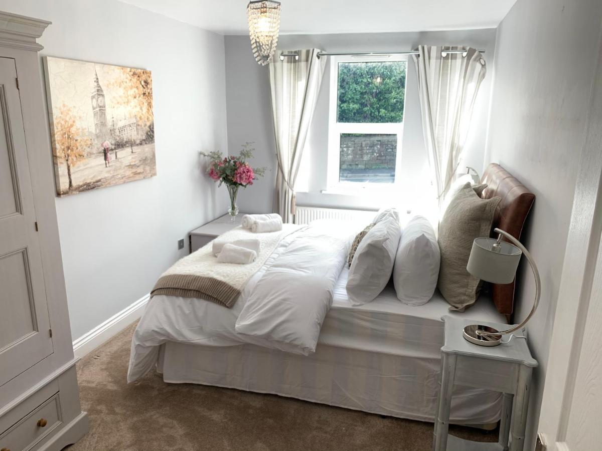 Spacious 2 Bed Apartment With Off Street Parking Bath Exteriér fotografie