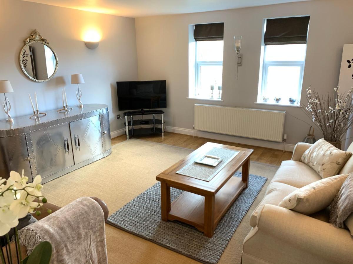 Spacious 2 Bed Apartment With Off Street Parking Bath Exteriér fotografie
