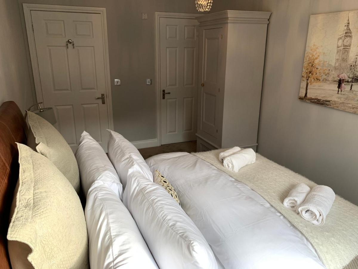 Spacious 2 Bed Apartment With Off Street Parking Bath Exteriér fotografie